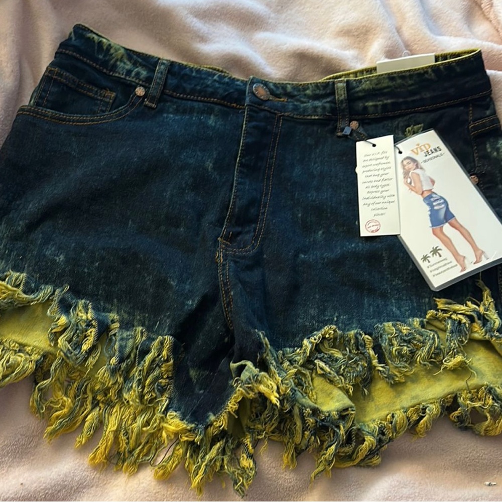 VIP Sz 14 fringed shorts